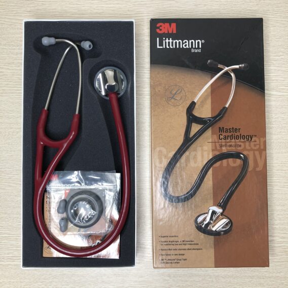 Ống nghe Littmann Master Cardiology được sản xuất tại Hoa Kỳ để đảm bảo chất lượng nhất quán.